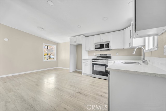 Detail Gallery Image 8 of 17 For 1041 W Avenue H2, Lancaster,  CA 93534 - 4 Beds | 2 Baths