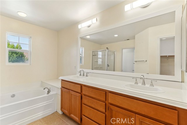 27220 Sterling Grove Lane, Canyon Country CA: https://media.crmls.org/medias/8416777a-e7cc-4b76-8d92-4dfca6854e37.jpg