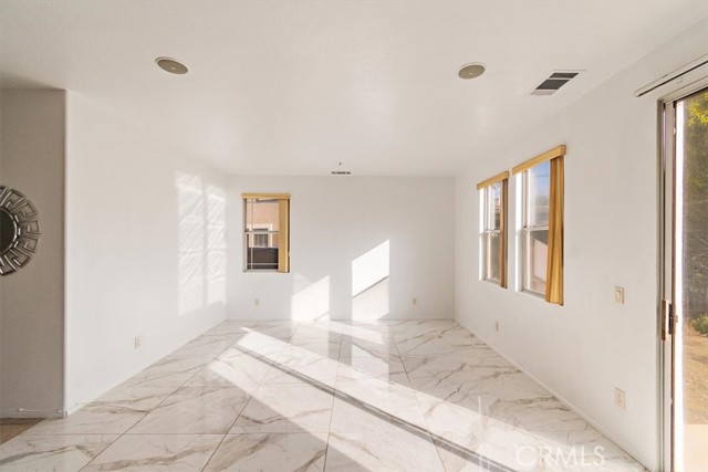 Detail Gallery Image 13 of 32 For 16757 Escalon, Fontana,  CA 92336 - 5 Beds | 3/1 Baths