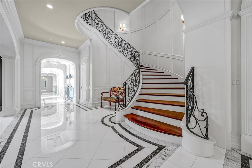 https://media.crmls.org/medias/8416be2a-148f-489e-97c9-e14fb5c54021.jpg?preset=X-Large