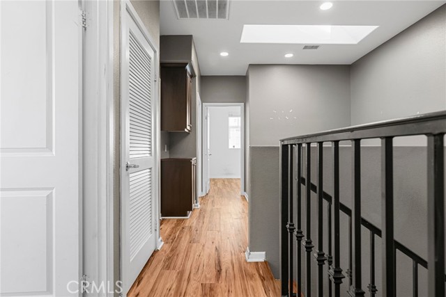 Detail Gallery Image 12 of 34 For 7600 N Courage Way, Van Nuys,  CA 91405 - 4 Beds | 3 Baths
