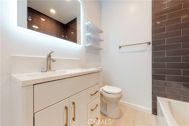 Detail Gallery Image 22 of 35 For 7648 Ostrom Ave, Lake Balboa,  CA 91406 - 4 Beds | 3 Baths