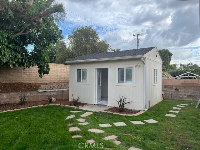 Detail Gallery Image 8 of 17 For 10556 Hillview, Chatsworth,  CA 91311 - 4 Beds | 2 Baths