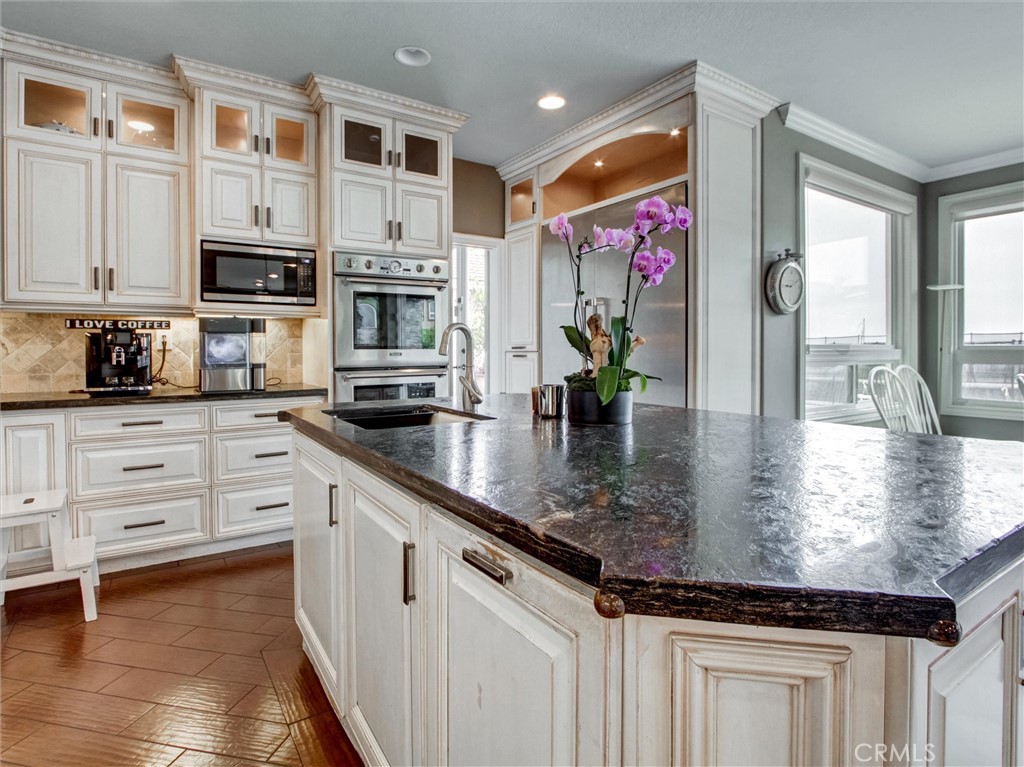 MLS #WS25134225 img 21