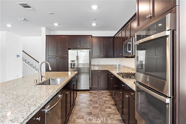 4132 S Canal Way, Ontario CA: https://media.crmls.org/medias/84186743-3e90-4058-b7b4-59c22a82bb54.jpg