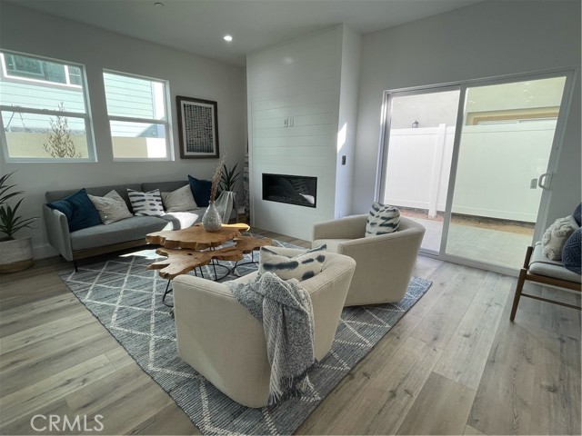 Detail Gallery Image 3 of 27 For 2809 190th Street #B,  Redondo Beach,  CA 90278 - 4 Beds | 3/1 Baths