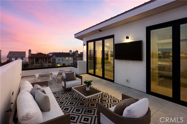 Detail Gallery Image 32 of 35 For 502 W Balboa Blvd, Newport Beach,  CA 92661 - 3 Beds | 3/1 Baths