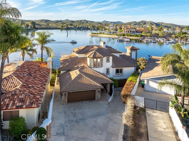 Detail Gallery Image 4 of 64 For 22250 Village Way, Canyon Lake,  CA 92587 - 5 Beds | 4/2 Baths