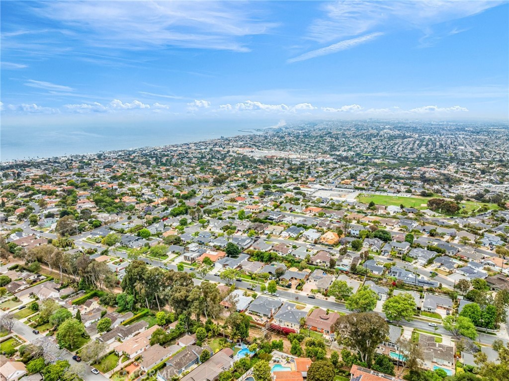 https://media.crmls.org/medias/8419b3b4-9723-41bf-926a-70df4ea4a165.jpg?preset=X-Large