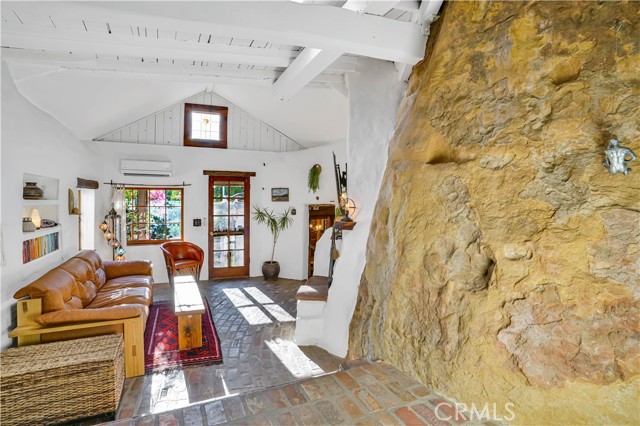 Detail Gallery Image 17 of 33 For 110 Box Canyon, Canoga Park,  CA 91304 - 3 Beds | 2/1 Baths