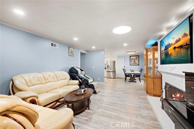 Detail Gallery Image 5 of 44 For 17075 Buttonwood St, Fountain Valley,  CA 92708 - 3 Beds | 3/1 Baths