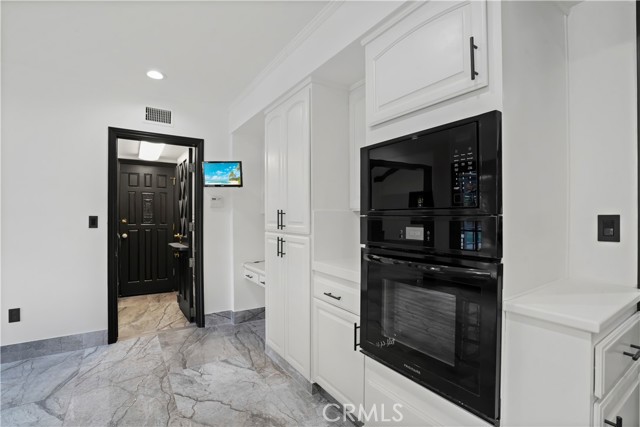 Detail Gallery Image 18 of 49 For 9853 Wish Ave, Northridge,  CA 91325 - 5 Beds | 2/1 Baths