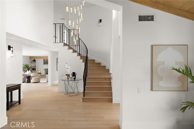 Detail Gallery Image 11 of 44 For 6 Monterey Cir, Corona Del Mar,  CA 92625 - 6 Beds | 4 Baths