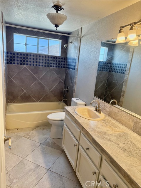 Detail Gallery Image 17 of 23 For 22962 Giant Fir Pl, Canyon Lake,  CA 92587 - 3 Beds | 2 Baths