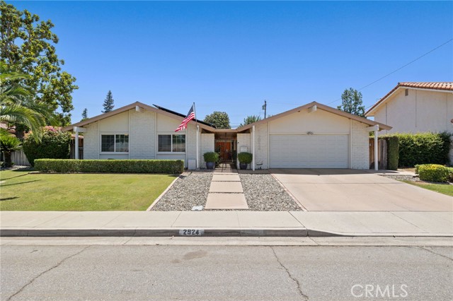 Detail Gallery Image 1 of 60 For 2924 Elm St, Bakersfield,  CA 93301 - 4 Beds | 2 Baths