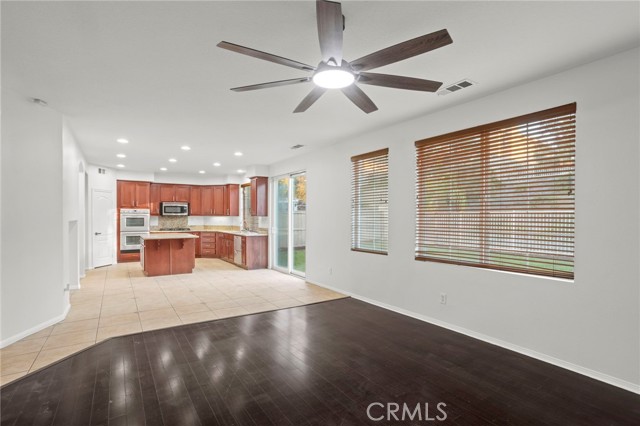 Detail Gallery Image 9 of 46 For 12 via De La Valle, Lake Elsinore,  CA 92532 - 5 Beds | 3 Baths