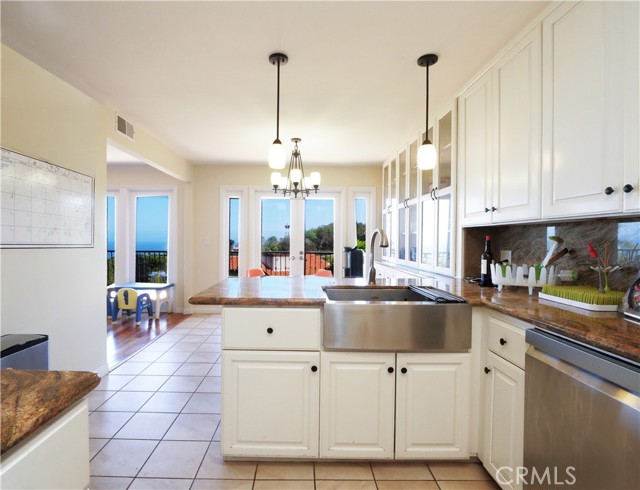 345 Palos Verdes W Drive, Palos Verdes Estates CA: https://media.crmls.org/medias/841d1192-b4a2-49fc-afa6-e70cac1f310a.jpg