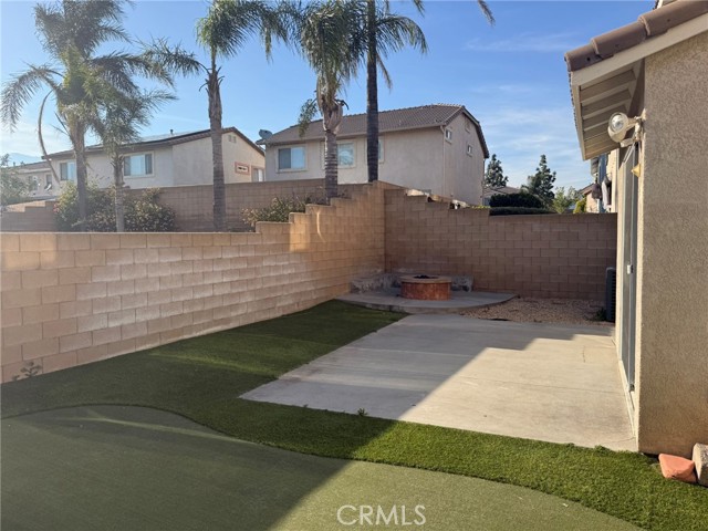 Detail Gallery Image 5 of 16 For 5752 Tamarisk Way, Fontana,  CA 92336 - 4 Beds | 3 Baths