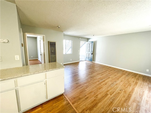 Detail Gallery Image 4 of 11 For 13535 Yukon Ave #28,  Hawthorne,  CA 90250 - 1 Beds | 1 Baths