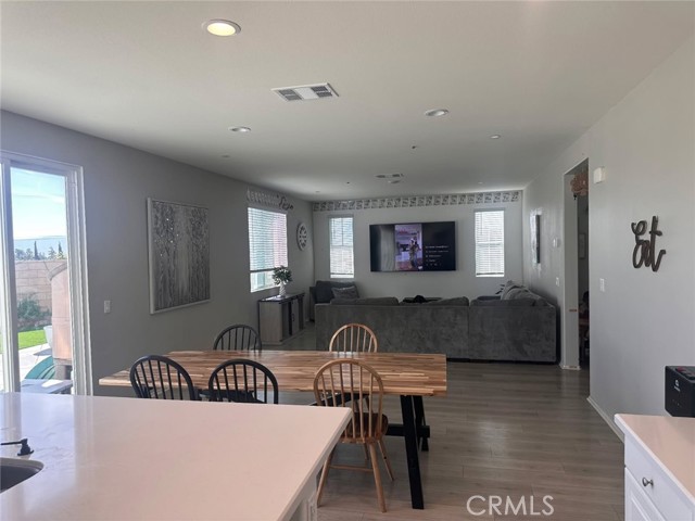 Detail Gallery Image 7 of 11 For 8883 Beacon Ave, Hesperia,  CA 92344 - 5 Beds | 2/1 Baths