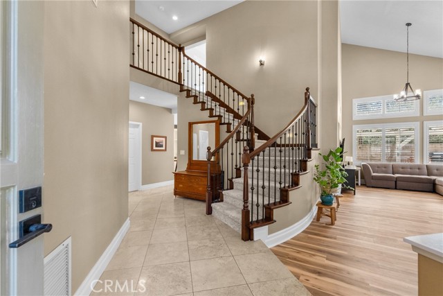 Detail Gallery Image 5 of 54 For 27360 Chesterfield Dr, Valencia,  CA 91354 - 4 Beds | 3 Baths