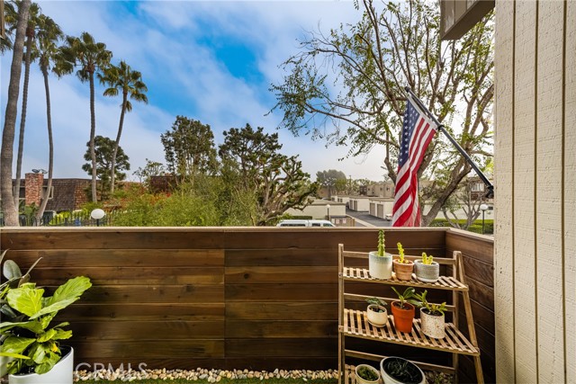 Detail Gallery Image 39 of 48 For 16745 Barefoot Cir, Huntington Beach,  CA 92649 - 3 Beds | 2/1 Baths