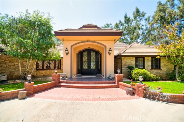 Detail Gallery Image 2 of 30 For 20845 E Mesarica Rd, Covina,  CA 91724 - 6 Beds | 4/3 Baths
