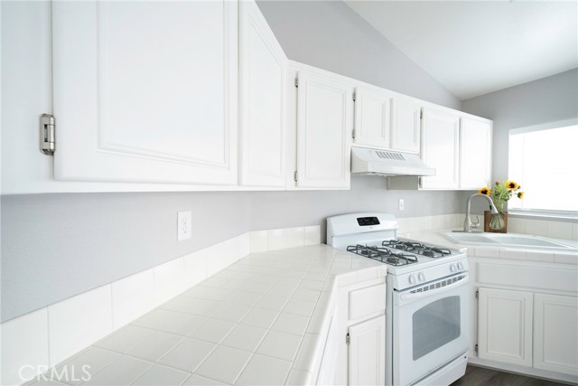 Spacious counterspace in kitchen