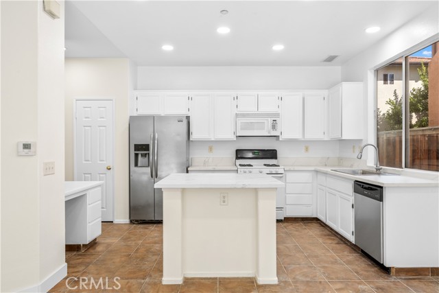 Detail Gallery Image 6 of 29 For 4539 Rivergate Court, Riverside,  CA 92505 - 4 Beds | 2/1 Baths