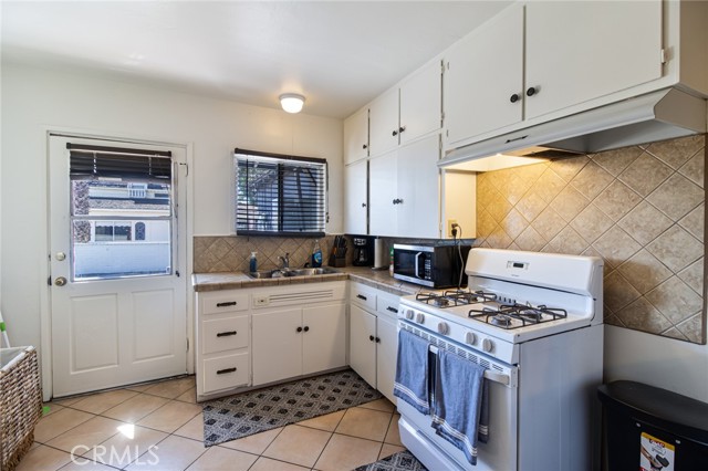 Image 34 of 41 For 2048 Mentone Boulevard