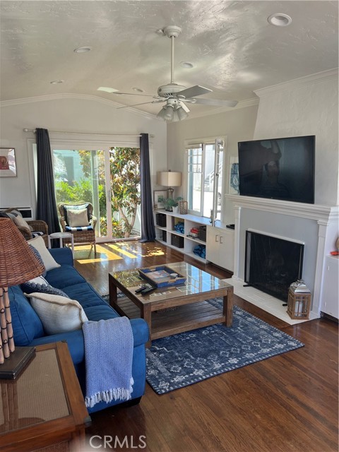 Detail Gallery Image 13 of 37 For 227 Apolena Ave, Newport Beach,  CA 92662 - 3 Beds | 2 Baths