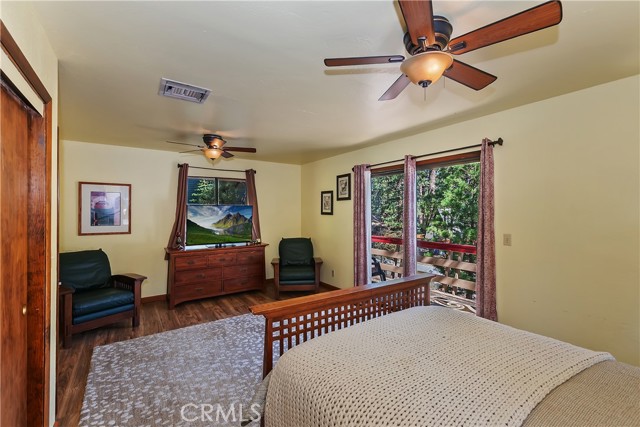 320 W Aeroplane Boulevard, Big Bear City CA: https://media.crmls.org/medias/84224666-018d-4fb4-8800-0cc12cacac8a.jpg