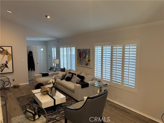 3067 Lamplighter Street, Simi Valley CA: https://media.crmls.org/medias/84226247-12f5-4509-8086-423a3696e1d1.jpg