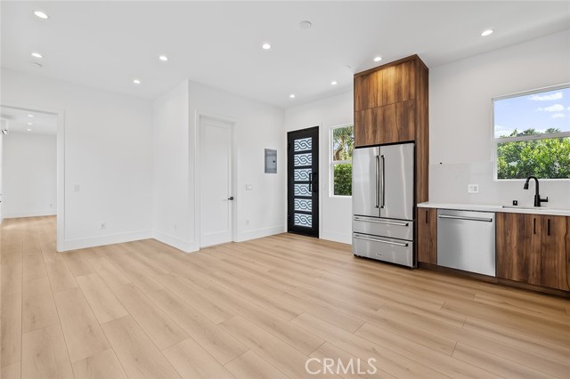 Detail Gallery Image 10 of 24 For 17175 Rayen St, Northridge,  CA 91325 - 2 Beds | 3 Baths