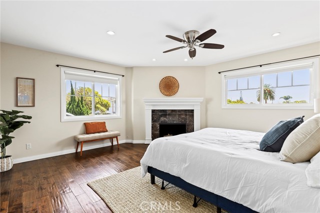 1069 Avenue D, Redondo Beach CA: https://media.crmls.org/medias/8422f6f1-931b-4c80-a971-f60a174db4ac.jpg