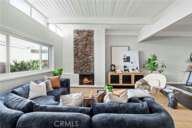 Detail Gallery Image 6 of 55 For 21206 Merridy St, Chatsworth,  CA 91311 - 4 Beds | 3 Baths