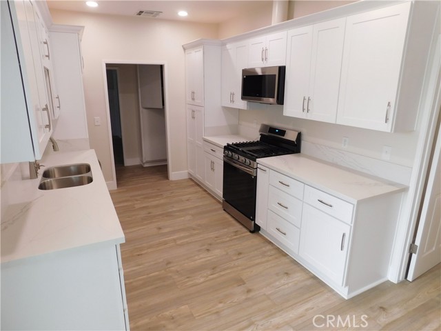 Image 2 of 21 For 910 Sheridan