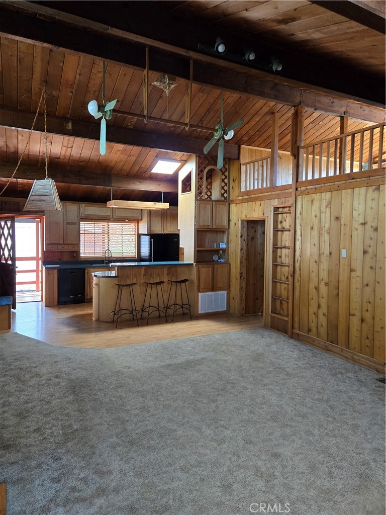 https://media.crmls.org/medias/8424adc5-1c3c-4b26-816b-6ef72203f2bb.jpg?preset=X-Large
