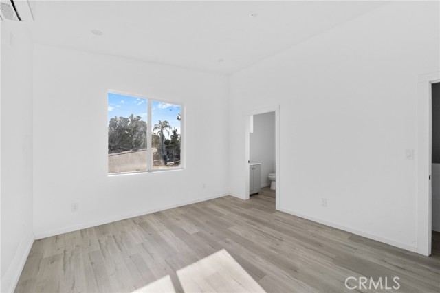 Detail Gallery Image 17 of 19 For 8514 Wilbur Ave, Northridge,  CA 91324 - 3 Beds | 3 Baths