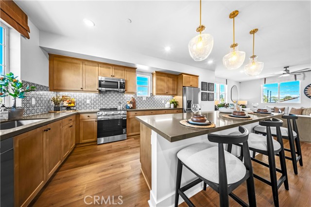 Detail Gallery Image 2 of 25 For 586 via Chelsea, Camarillo,  CA 93012 - 3 Beds | 2/1 Baths