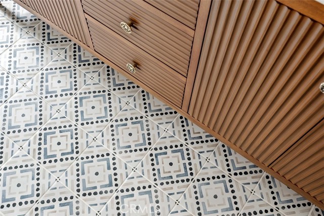 Detail Gallery Image 40 of 63 For 5960 Pat Ave, Woodland Hills,  CA 91367 - 4 Beds | 2/1 Baths