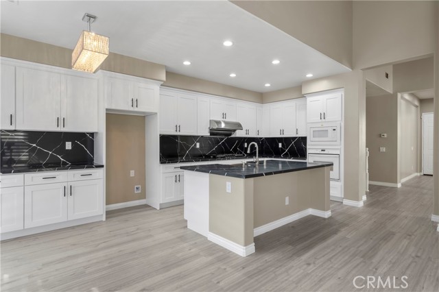 Detail Gallery Image 9 of 35 For 13763 Canyon Crest Way, Corona,  CA 92880 - 4 Beds | 2 Baths