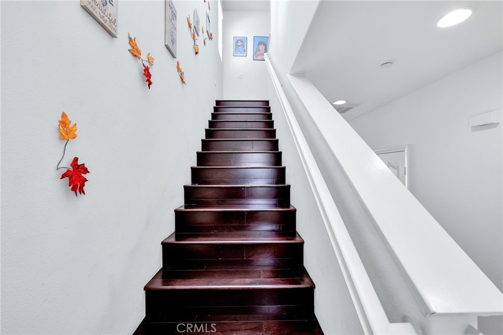 https://media.crmls.org/medias/842798f1-5705-42c0-8adc-687d7148b89f.jpg?preset=X-Large