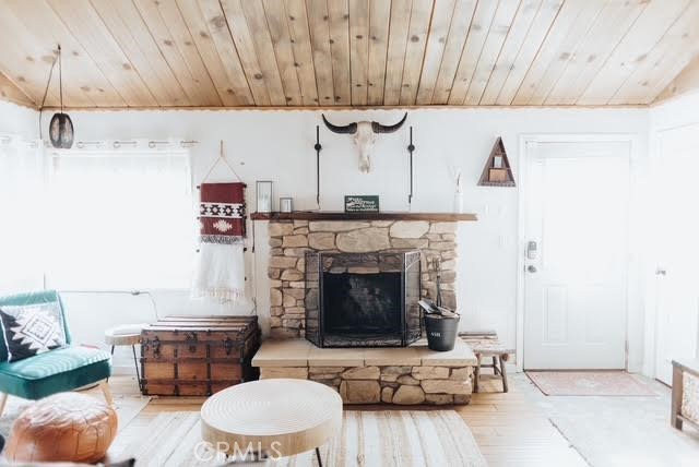 1029 W Aeroplane Boulevard, Big Bear City CA: https://media.crmls.org/medias/8428a9e8-d989-44fb-b715-c17cf0734122.jpg