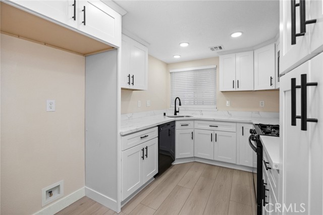 Detail Gallery Image 9 of 50 For 8347 Grenoble St #9,  Sunland,  CA 91040 - 2 Beds | 2/1 Baths