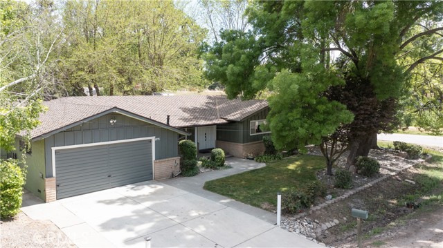 8975 Azucena Avenue, Atascadero CA: https://media.crmls.org/medias/8429af67-9fba-48ef-b0b1-4b9a31c8b6a2.jpg
