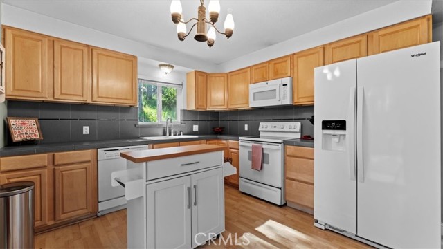 Detail Gallery Image 9 of 69 For 9 Apple Hill Cir, Berry Creek,  CA 95916 - 3 Beds | 2 Baths