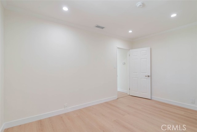 Detail Gallery Image 13 of 21 For 11246 Saticoy St, Sun Valley,  CA 91352 - 3 Beds | 2 Baths