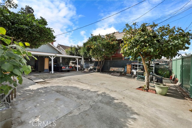 341 W 42nd St, Los Angeles CA: https://media.crmls.org/medias/842ae599-b5b9-44d5-95e1-4590d2105f35.jpg