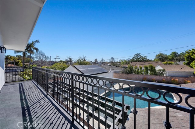 6334 Riggs Place, Los Angeles CA: https://media.crmls.org/medias/842aebd4-2ae3-4c09-9905-52512da43b7e.jpg